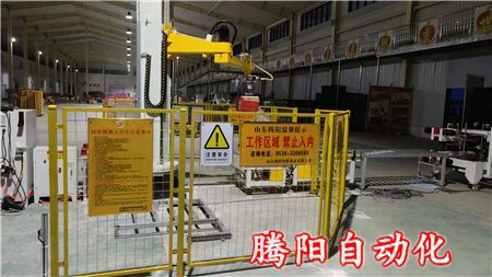 小型粉類立柱碼垛機從廠家保障產(chǎn)品質(zhì)量